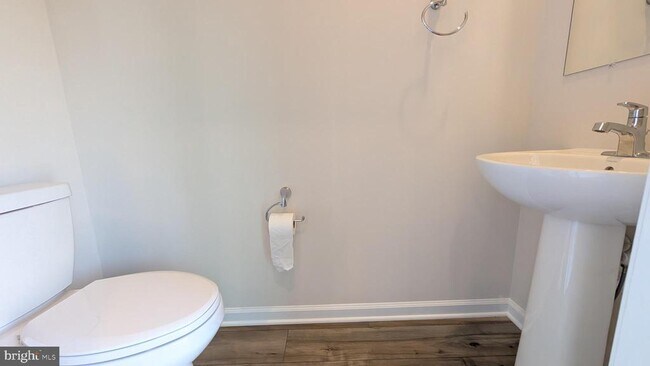 Building Photo - 413 SILVER BIRCH Dr