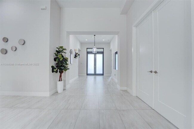 Building Photo - 5663 Brookfield Cir