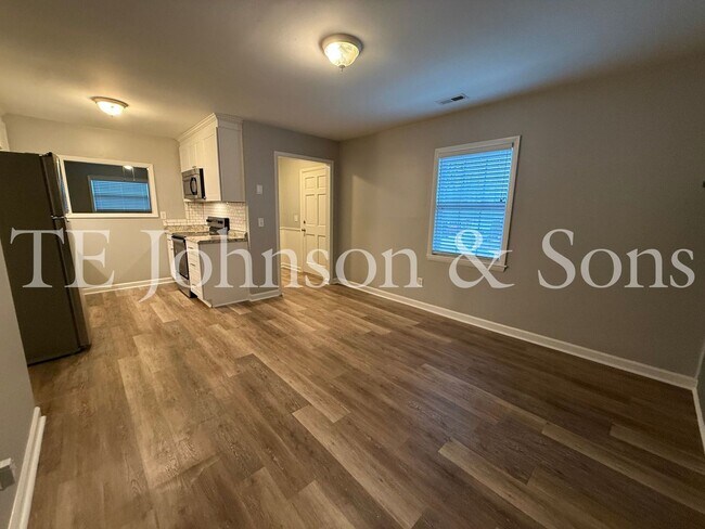 Building Photo - Modern Comfort with a Fenced Yard in Winston-Salem