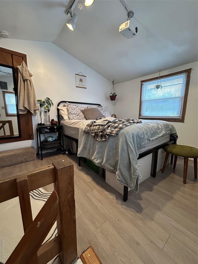 Building Photo - 30 Stewart St