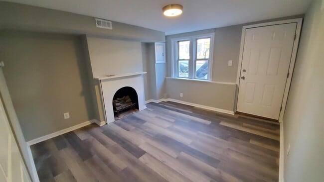 Building Photo - 315 W 30th St