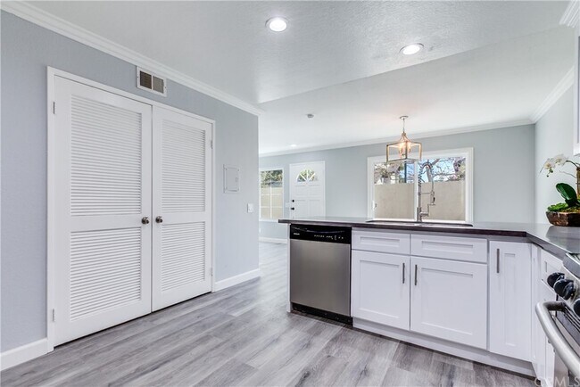Building Photo - 55 Exeter-