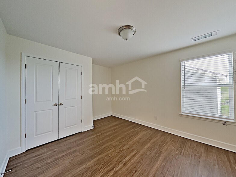 Building Photo - 4265 Longfellow Dr
