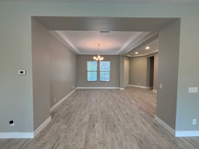 Building Photo - 3497 E Loma Vista St