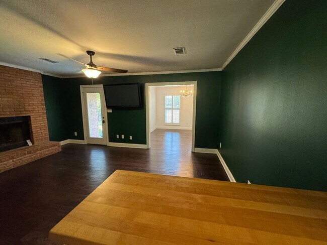 Building Photo - Pensacola - Inverness - 3 bedroom, 2 bathroom