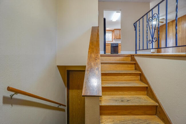 Building Photo - FOUR BEDROOM SPLIT LEVEL IN SALMON CREEK