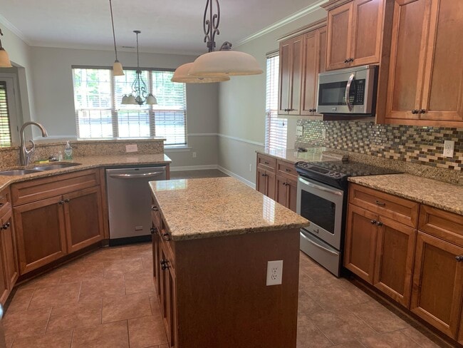 Building Photo - 5140 Wells Dr