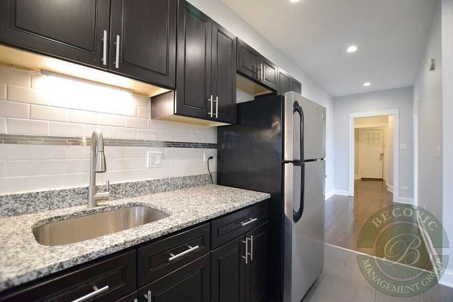 Building Photo - 4707 N Albany Ave