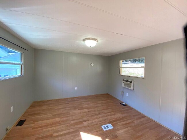 Building Photo - 141 Gale Rd