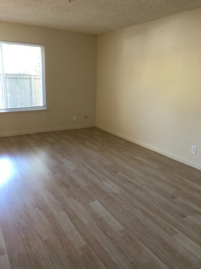 Building Photo - rh2045MountOlive