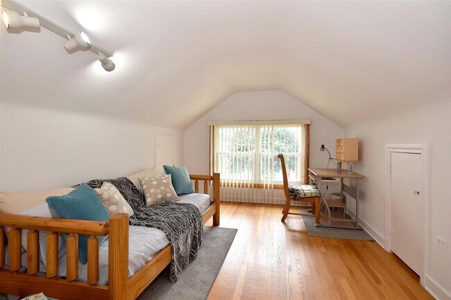 Back Room/Office Space - 4044 N Mango Ave