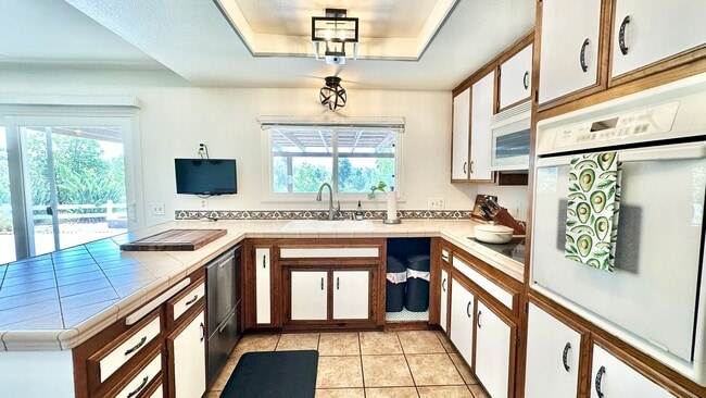Building Photo - Awesome Single-Story Ranch-Style Home with...