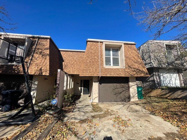 Building Photo - 3 Bed Duplex OKC
