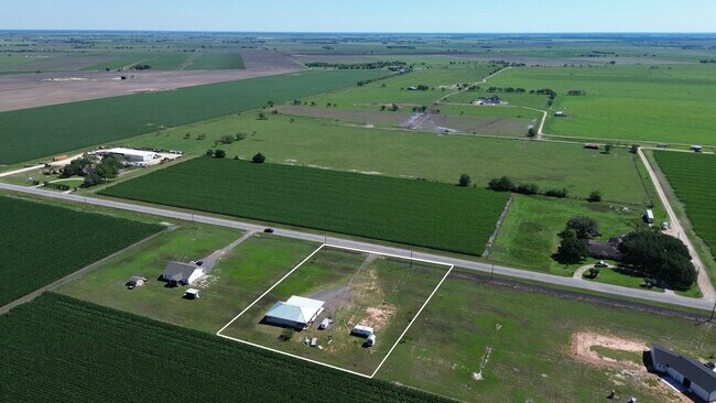 Building Photo - 1015 FM 960 Rd