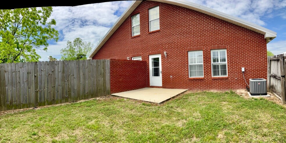 Building Photo - 912 Singley Ave