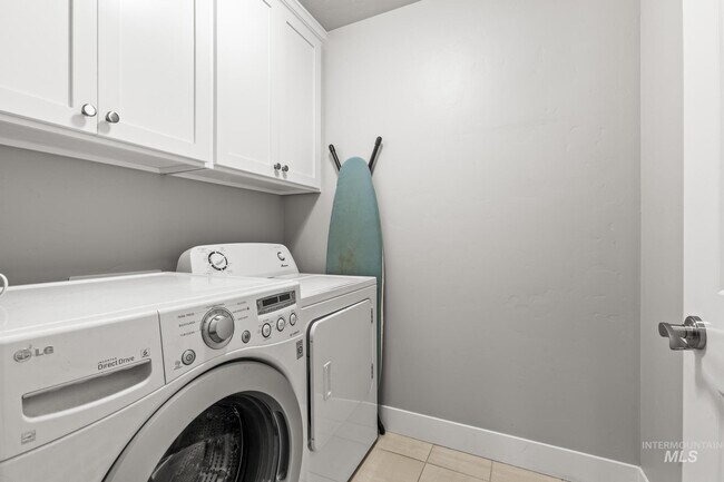 Building Photo - 319 N Baxter Way