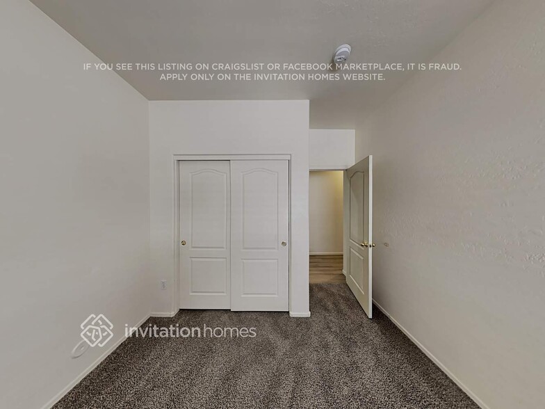 Building Photo - 2103 E La Costa Dr