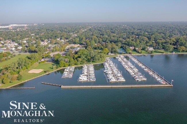 Building Photo - 744 Trombley Rd