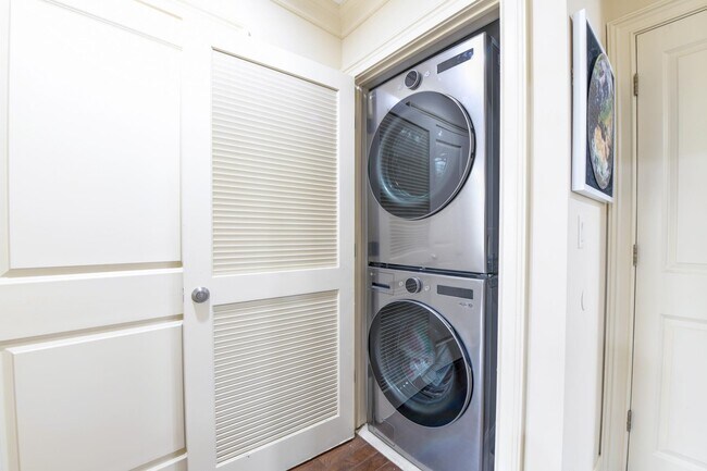 Building Photo - 1625 Paterson Plank Rd