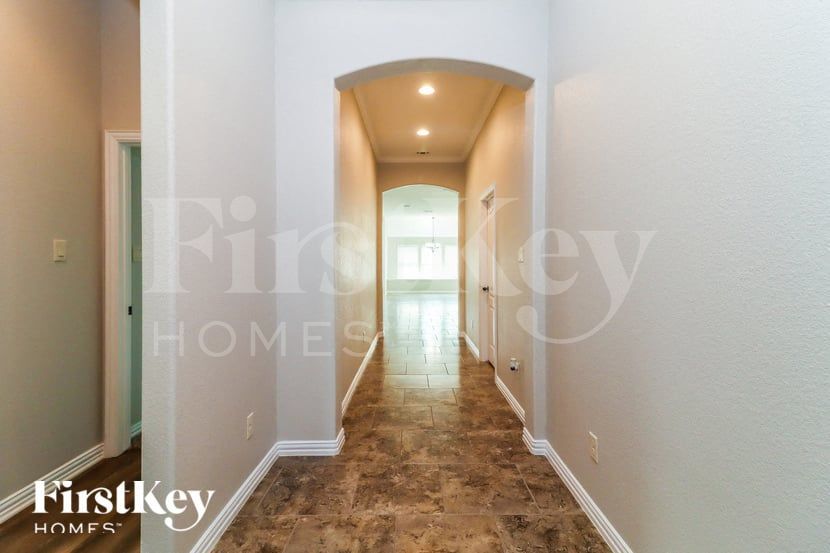 Building Photo - 6901 Canyon Rim Dr