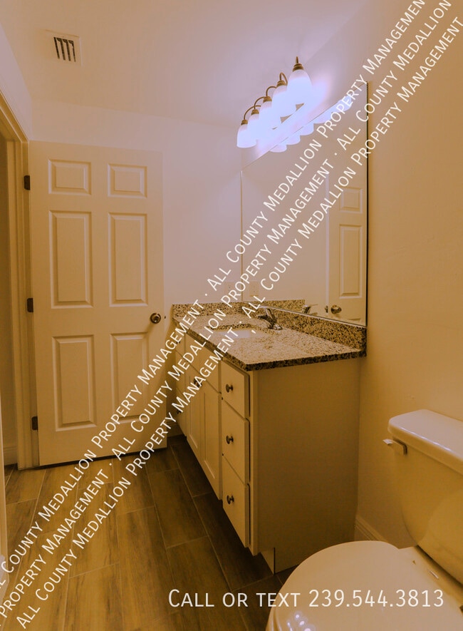 Building Photo - 915 Graystone Ave