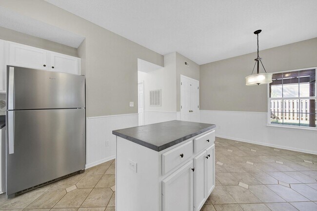 Building Photo - Lovely 4 Bed 2.5 Bath Home in Charlotte!