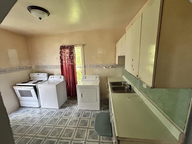 Building Photo - 615 E Water St