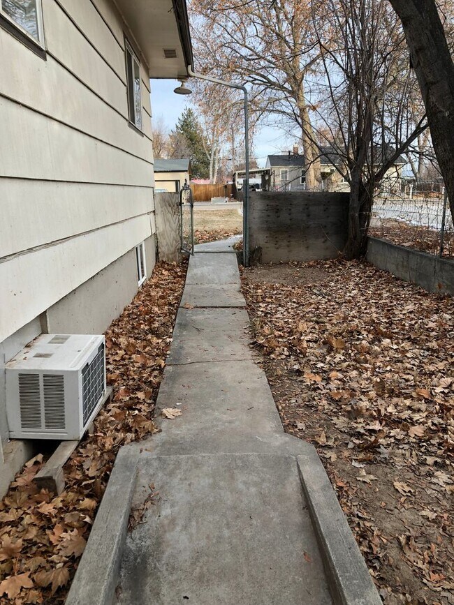 Building Photo - Spacious Basement Apartment in Downtown Caldwell