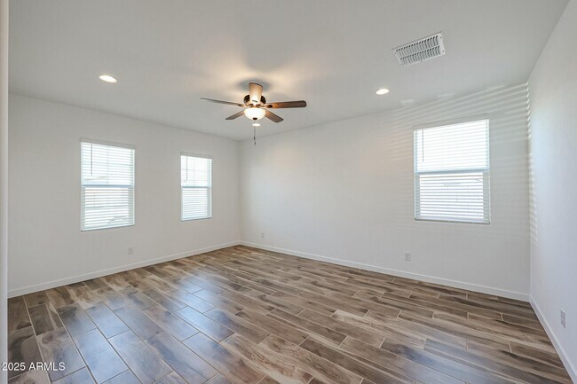 Building Photo - 7591 W Honeysuckle Dr