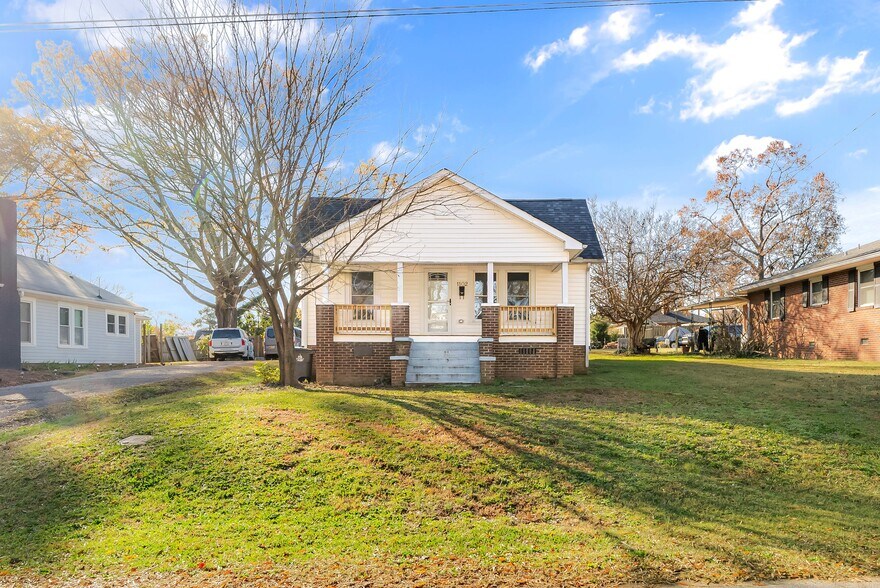 Building Photo - 1102 Venus St