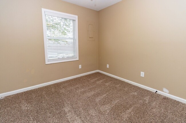 Building Photo - 3 bed, 1 bath home for rent!