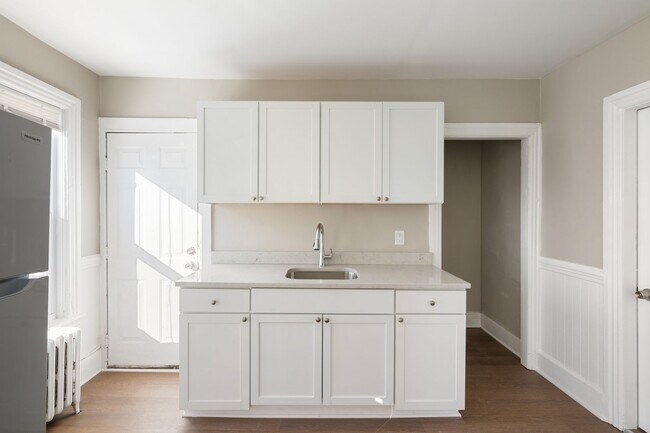 Building Photo - 22 Florence St