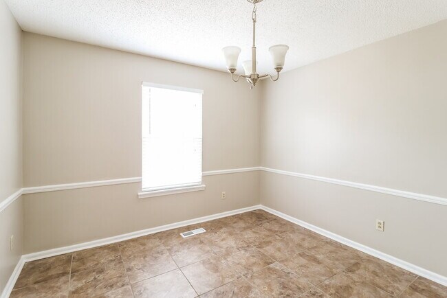Building Photo - 1727 Tudor Dr