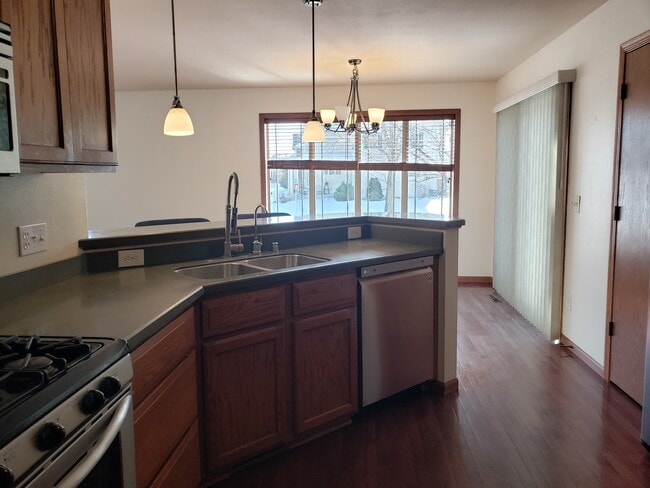 Building Photo - 3718 Stonebridge Dr