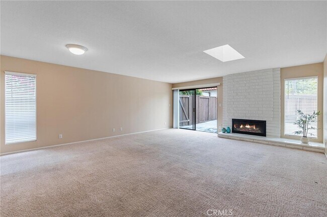 Building Photo - 13 Rockrose Way