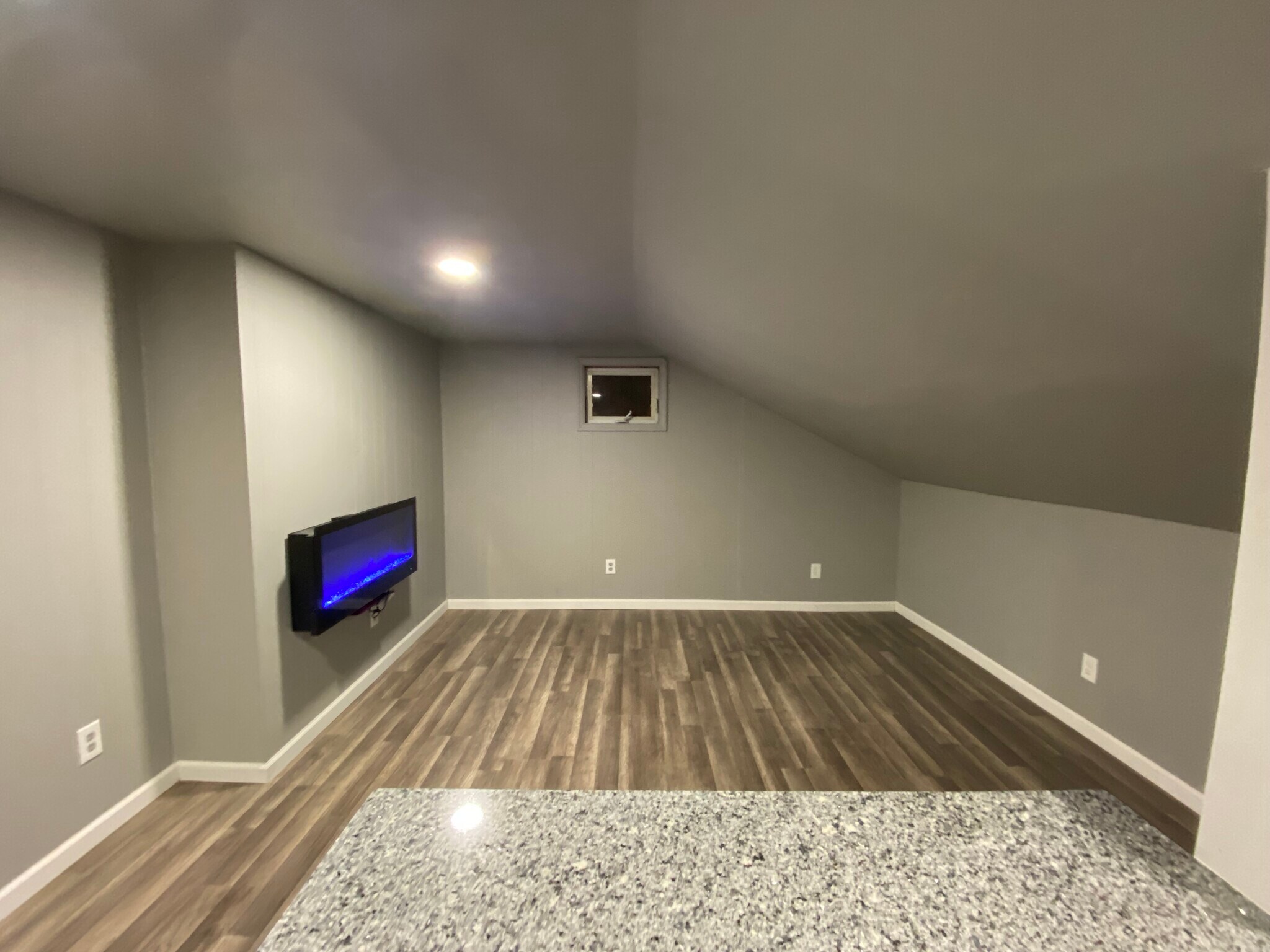 Building Photo - 4 Saratoga Ave