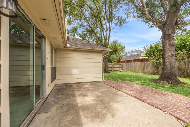 Building Photo - 6114 Fox Wind Ct