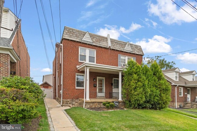 Building Photo - 15 Elm Ave