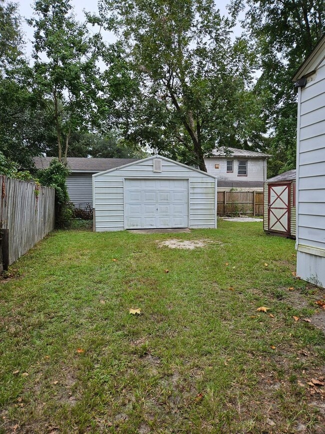 Building Photo - Discover Your New Everyday Haven in Hanahan!