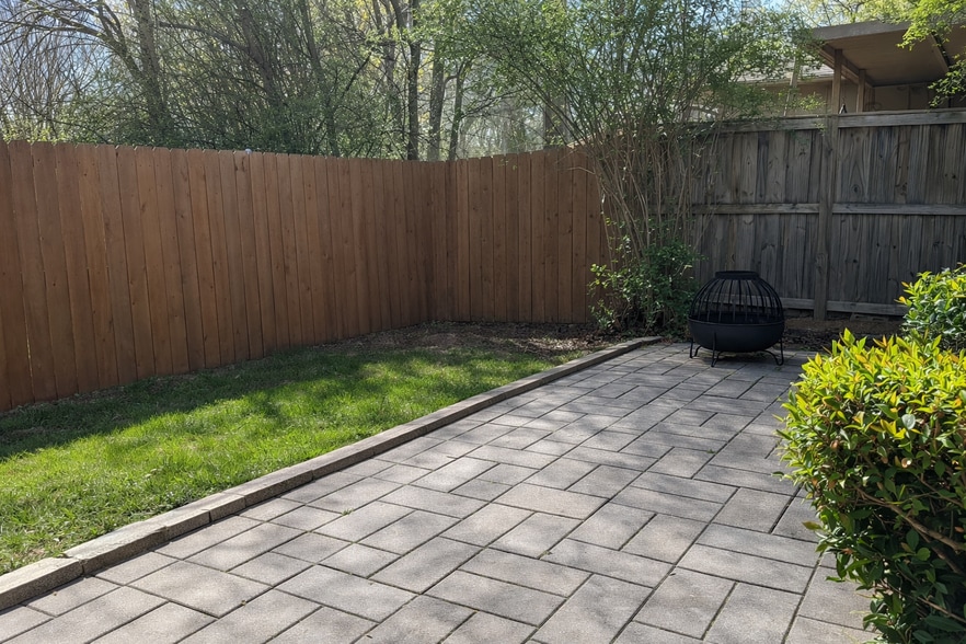 Building Photo - 8217 Lullwater Dr