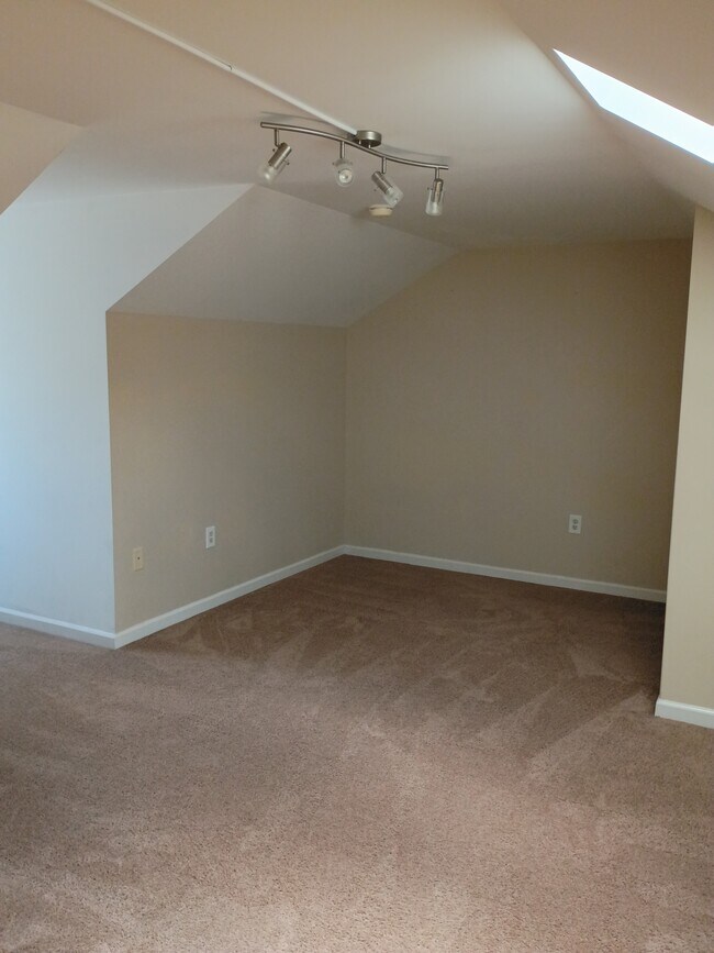 Building Photo - 519 Indian Rock Cir