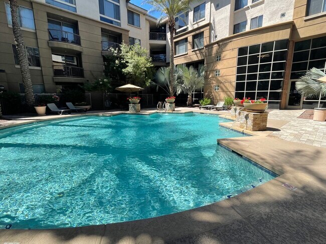 Building Photo - 1701 E Colter St