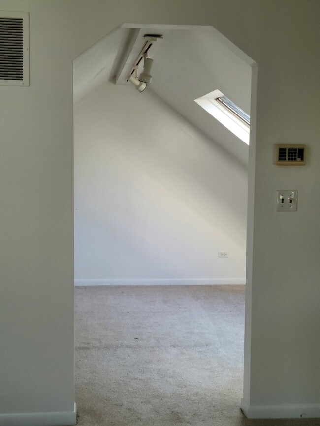 Building Photo - 943 Clark Dr