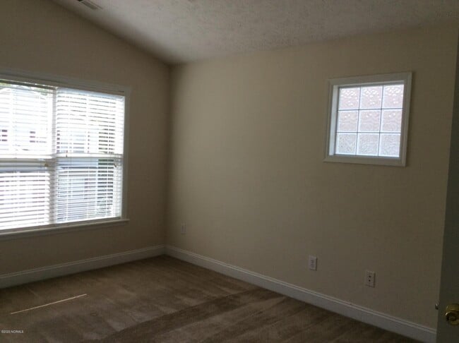 Building Photo - 500 Sea Knight Ln