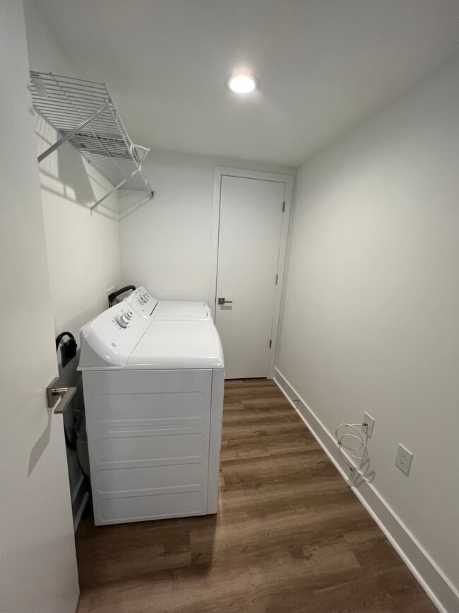 2nd floor - 1118 Nova St