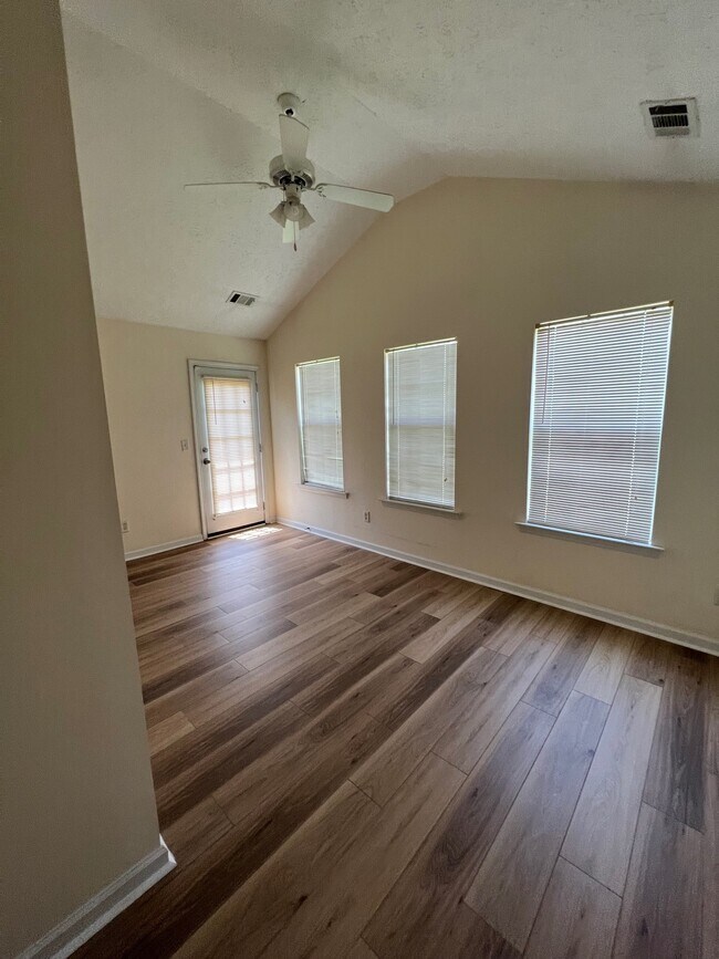 Building Photo - 3769 Stagecoach Pass