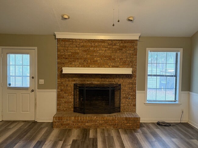 Building Photo - 3 bedroom/2 bath house in 047 Brandon!
