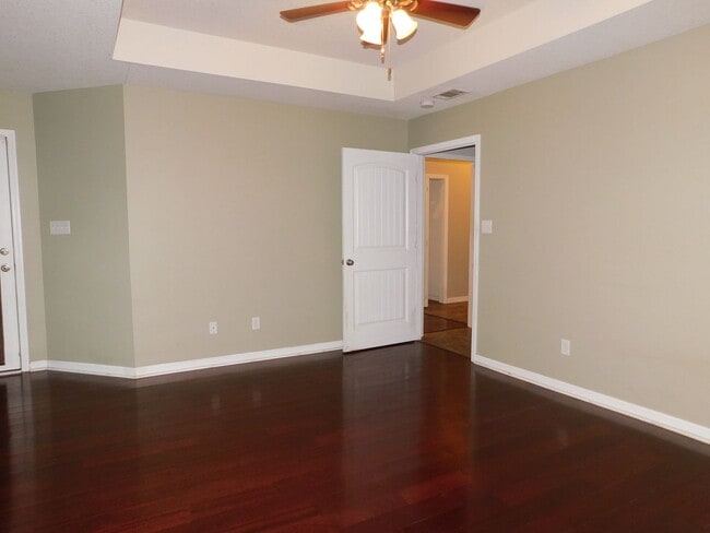 Building Photo - 3 bedroom in Crestwood S/D