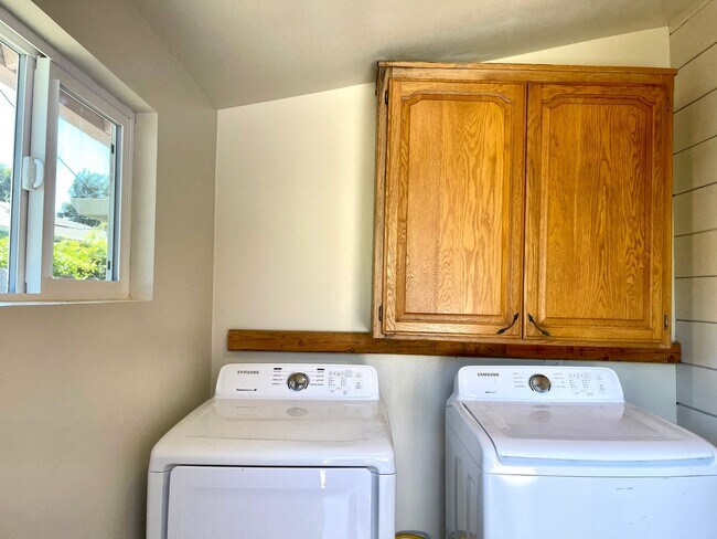 Building Photo - Charming two bedroom home in Mirabel Heights!
