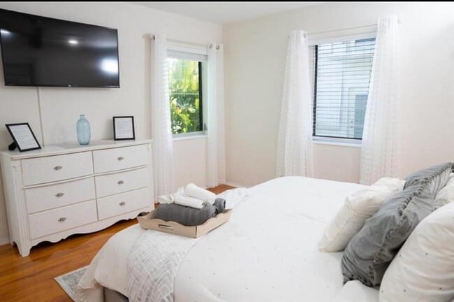 Building Photo - 1128 N 16th Ave